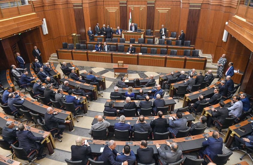 البرلمان اللبناني يرفع الحصانة عن نائب متهم بجرائم فساد