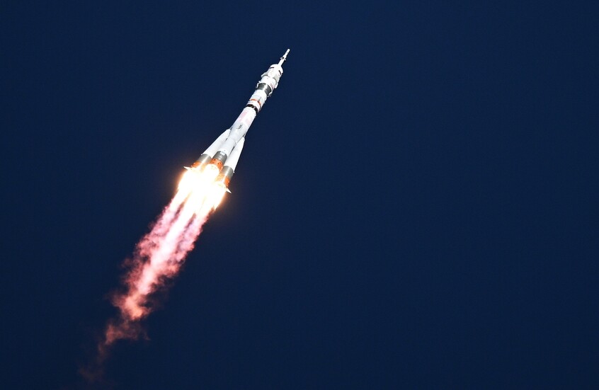 صاروخ "سيوز" الروسي يحمل قمرين إيرانيين إلى المدار