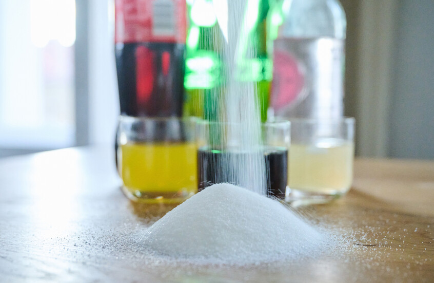 الآثار الضارة للمشروبات الغازية المحلاة على الصحة