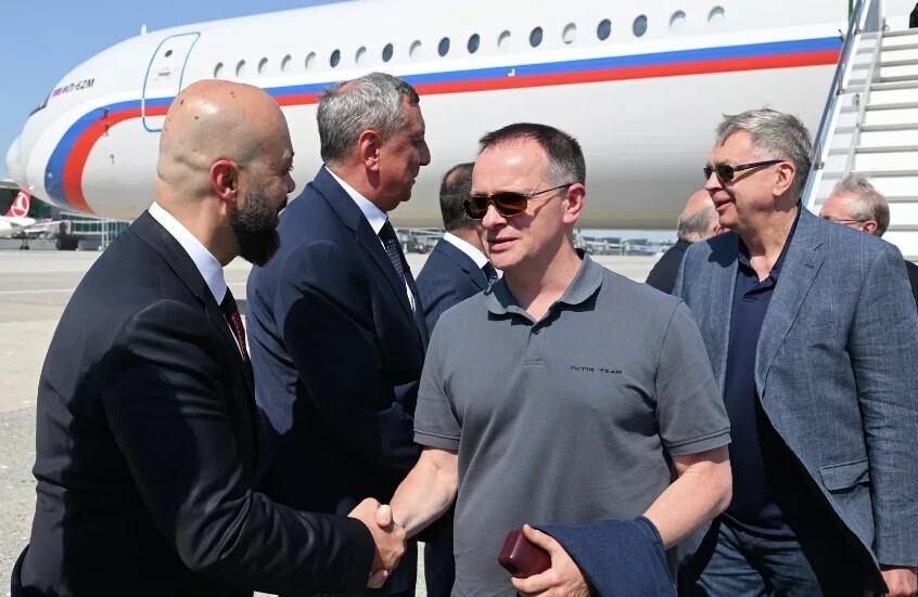 ميدينسكي: سمعنا عن نية كييف ترتيب لقاء بين بوتين وزيلينسكي