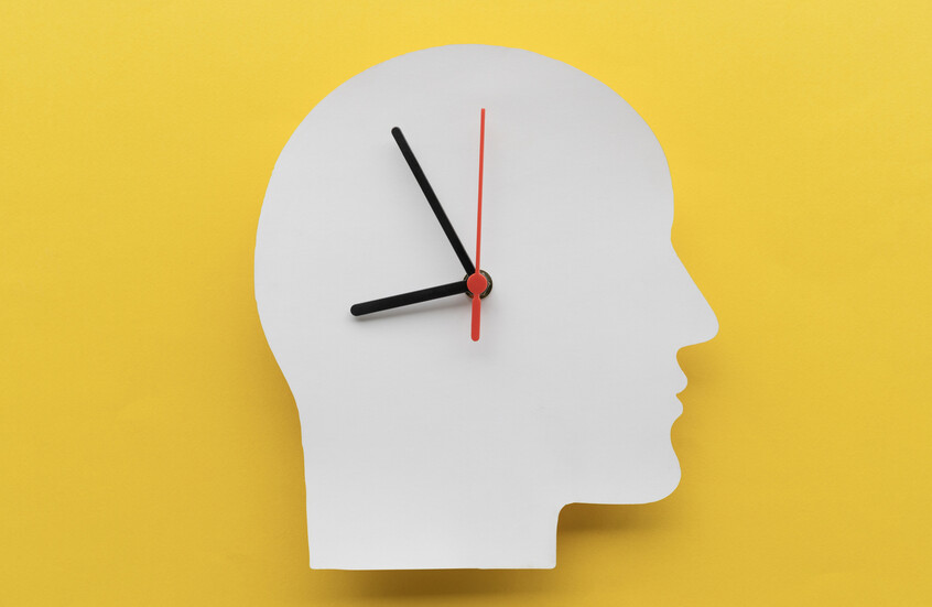 الفيزياء تكشف سر ثبات الساعة البيولوجية للجسم مع تقلبات الحرارة