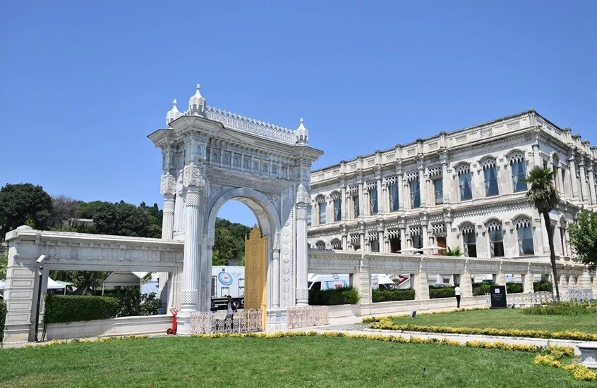 رئيسا الوفدين المفاوضين الروسي والأوكراني يعقدان اجتماعا منفردا في قصر تشيراغان