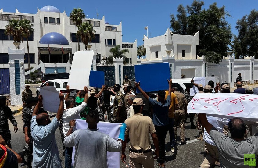 تزامنا مع زيارة مستشار ترامب.. حراك "سوق الجمعة" يحتج في طرابلس مطالبا بحكومة موحدة وانتخابات شاملة