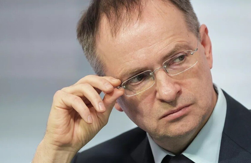 ميدينسكي: لقاء بوتين وزيلينسكي يتطلب صياغة بنود الاتفاق