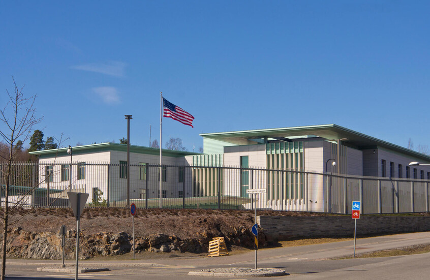 اتهام حارس السفارة الأمريكية في النرويج بالتجسس لصالح روسيا وإيران