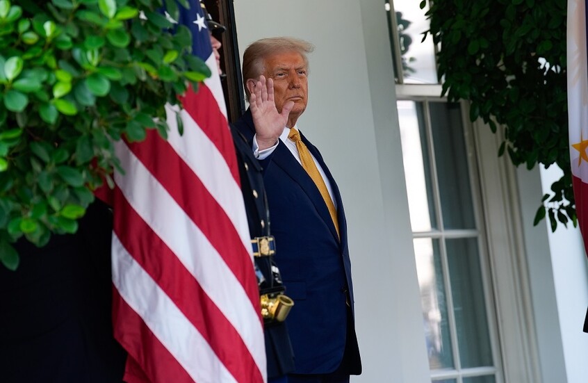 ترامب: كان ينبغي على أوروبا أن تبدأ في دفع ثمن الأسلحة الأمريكية لكييف قبل ثلاث سنوات