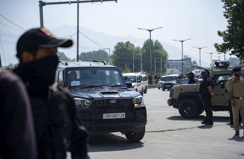 الشرطة الهندية تعثر على "سفارة وهمية" وتعتقل "السفير"  (صور)