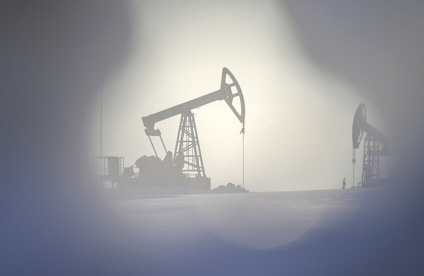 أسعار النفط تصعد بفضل تفاؤل التجارة الأمريكية وانخفاض مخزونات الخام