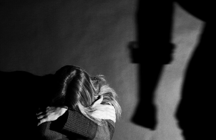 تقرير حكومي: واحدة من كل ثماني نساء في بريطانيا ضحية للعنف