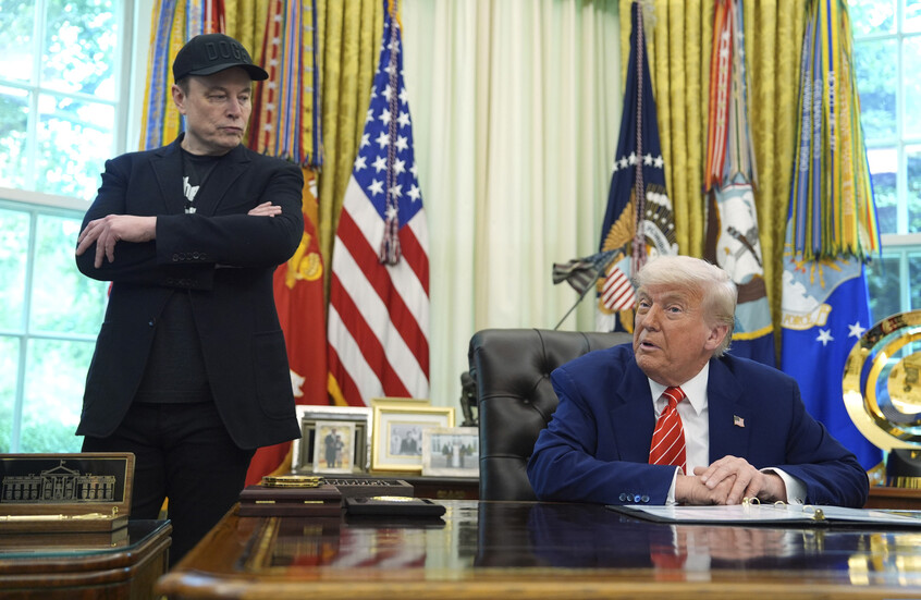 ترامب ينفي رغبته في "تدمير" شركات ماسك