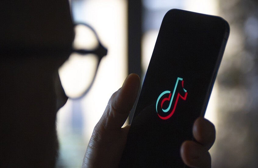 وزير التجارة الأمريكي: الولايات المتحدة تسعى للسيطرة على خوارزمية تيك توك