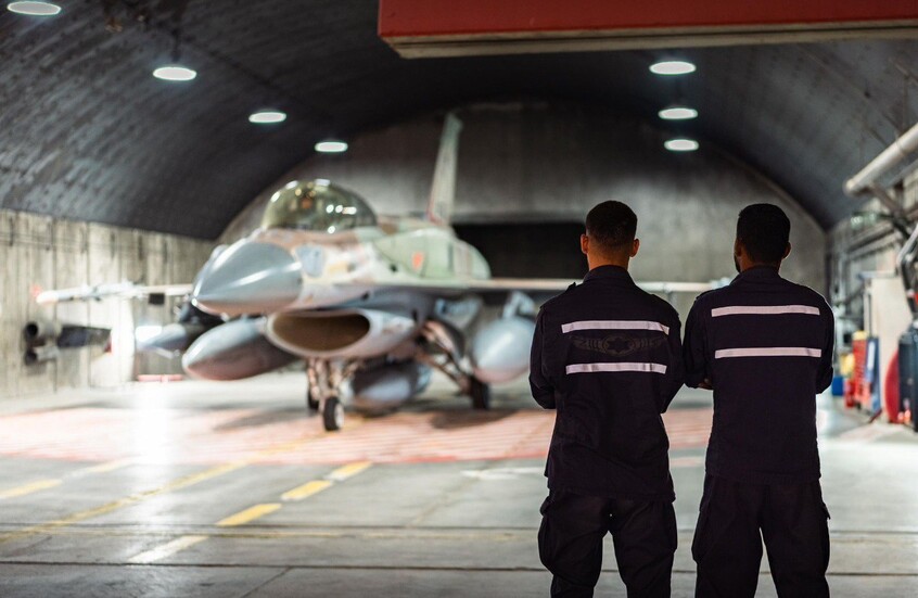 الجيش الإسرائيلي: هاجمنا مواقع عسكرية لحزب الله جنوب لبنان (صورة + فيديو)