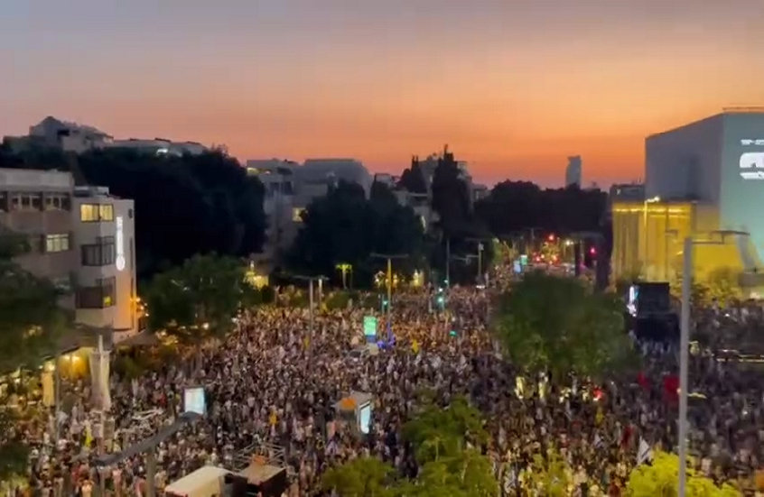 مظاهرة حاشدة في تل أبيب تطالب بوقف الحرب في غزة وإبرام صفقة تبادل (فيديو)