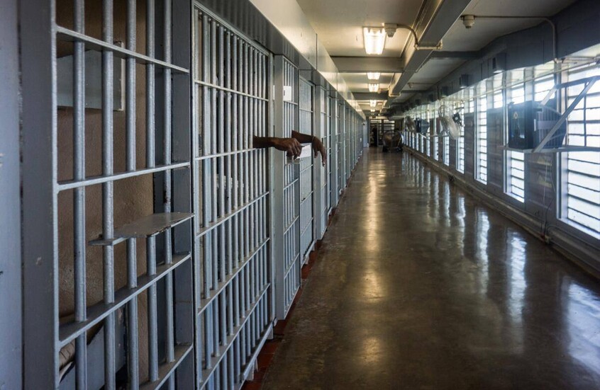 "مجموعة برلين" تعبر عن فزعها من تصاعد أعداد الوفيات والانتهاكات داخل مراكز الاحتجاز في ليبيا