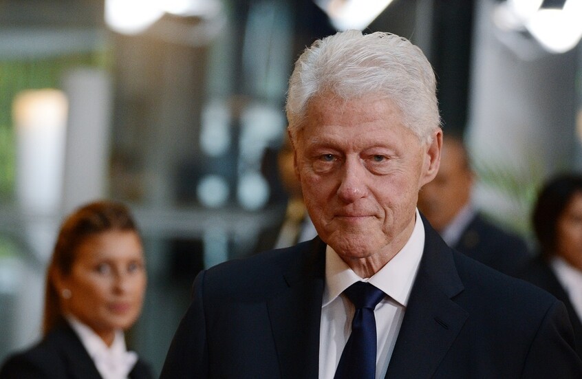 بيل كلينتون تمنى له المحافظة على "الشغف الطفولي".. وول ستريت جورنال تفتح دفاتر المجرم الجنسي إبستين