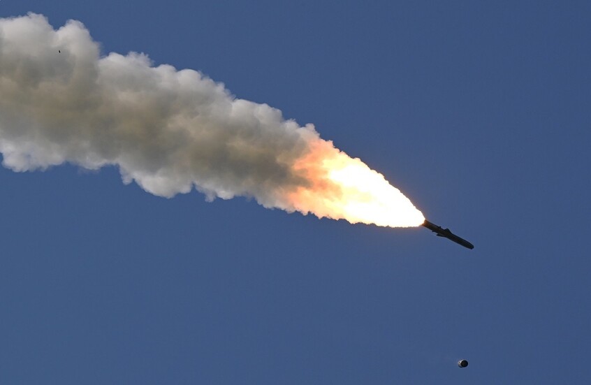 إطلاقات صاروخية على أهداف في بحر اليابان خلال مناورات للأسطول الروسي (فيديو)