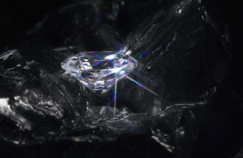 عيب في الألماس يفتح الباب أمام بطاريات كمية أكثر كفاءة