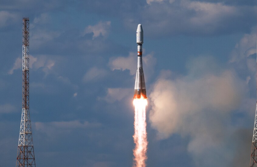 روسيا تعرض إطلاق صاروخ على شاشات كبيرة في الشوارع (فيديو)