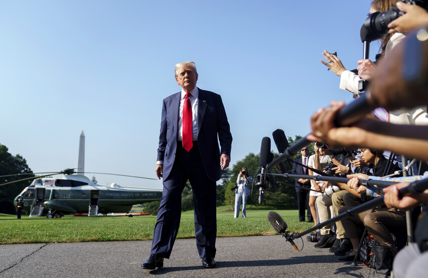 بين ملاعب الغولف وطاولة المفاوضات.. ترامب يبدأ زيارة اسكتلندا على وقع احتجاجات