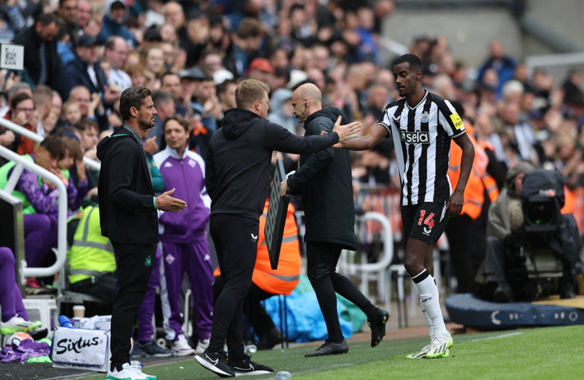 مدرب نيوكاسل إيدي هاو يتحدث عن مصير إيساك