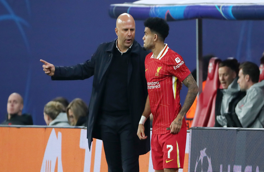 مدرب ليفربول يكشف سبب استبعاده دياز من مواجهة ميلان