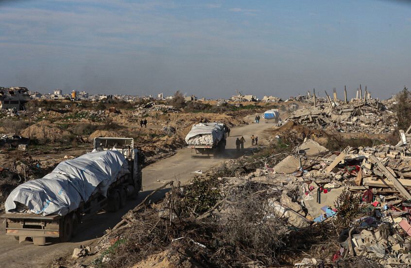 الأردن يسير قافلة مساعدات من عشرات الشاحنات إلى غزة