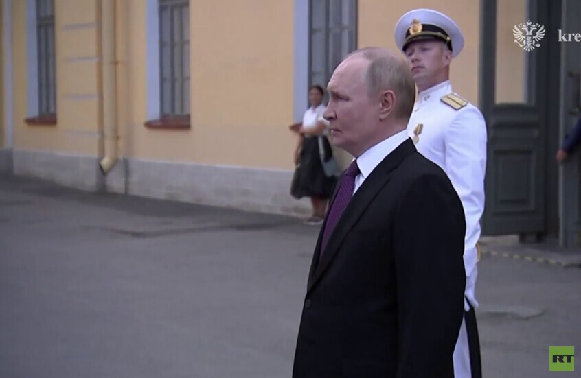 بوتين في بطرسبورغ لمتابعة مناورات الأسطول الروسي في يوم البحرية
