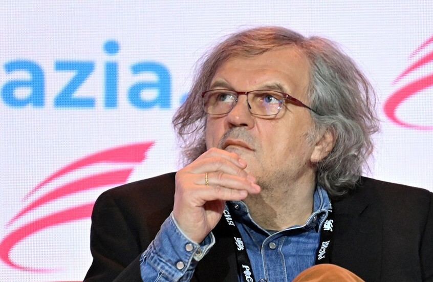 فوتشيتش يتهم المخرج السينمائي كوستوريكا بمحاولة الإطاحة به