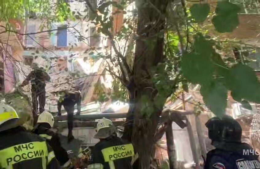 انهيار جزئي لمبنى سكني في أستراخان الروسية