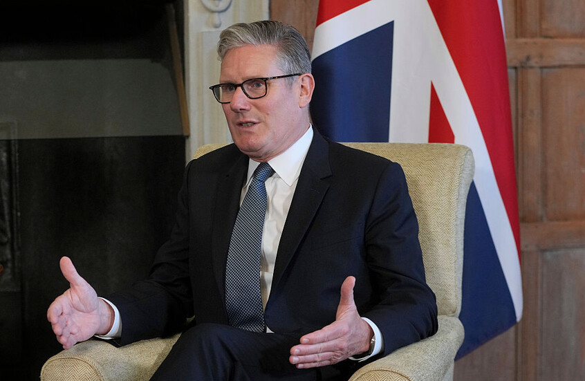 "الاعتراف بفلسطين لم يحن وقته".. ستارمر يجمع وزراءه على عجل لوضع "خارطة طريق" نحو السلام في غزة