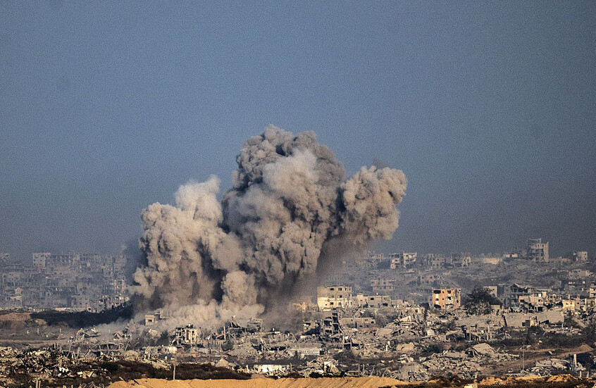 جنين خارج رحم أمه التي قتلت في قصف إسرائيلي استهدف مخيم النصيرات (فيديو)