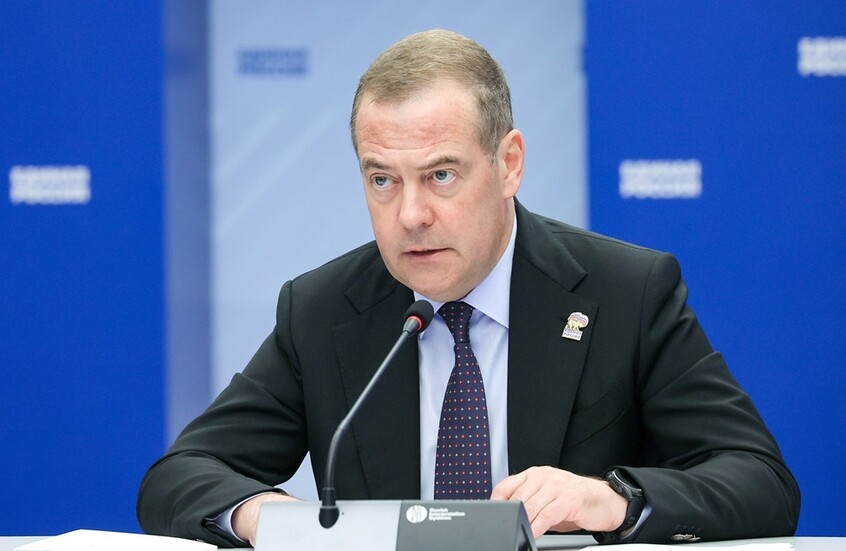 مدفيديف ردا على السيناتور غراهام: "فلتعمل لمصلحة أمريكا أولا أيها الجد!"