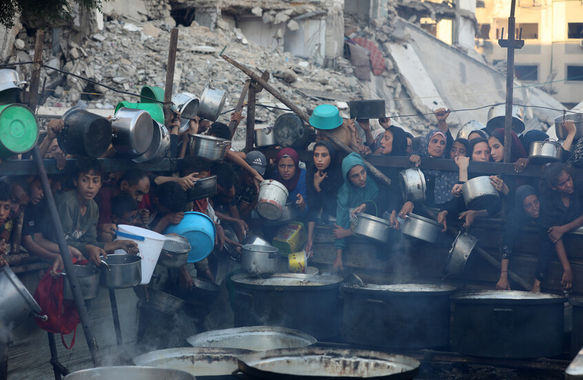"معركة الطحين".. مشاهد مرعبة تخلد معاناة أهل غزة