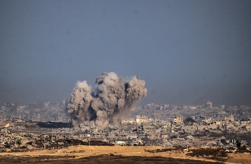 مقتل 4 عائلات كاملة في غزة وارتفاع حصيلة القتلى منذ فجر اليوم إلى 62