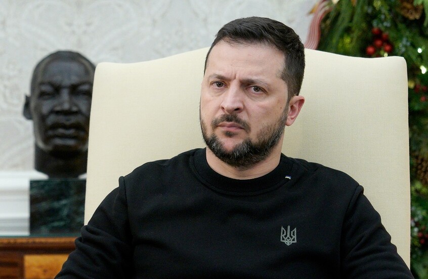 الاستخبارات الروسية: الأمريكيون والبريطانيون يبحثون مع يرماك وبودانوف وزالوجني آفاق استبدال زيلينسكي