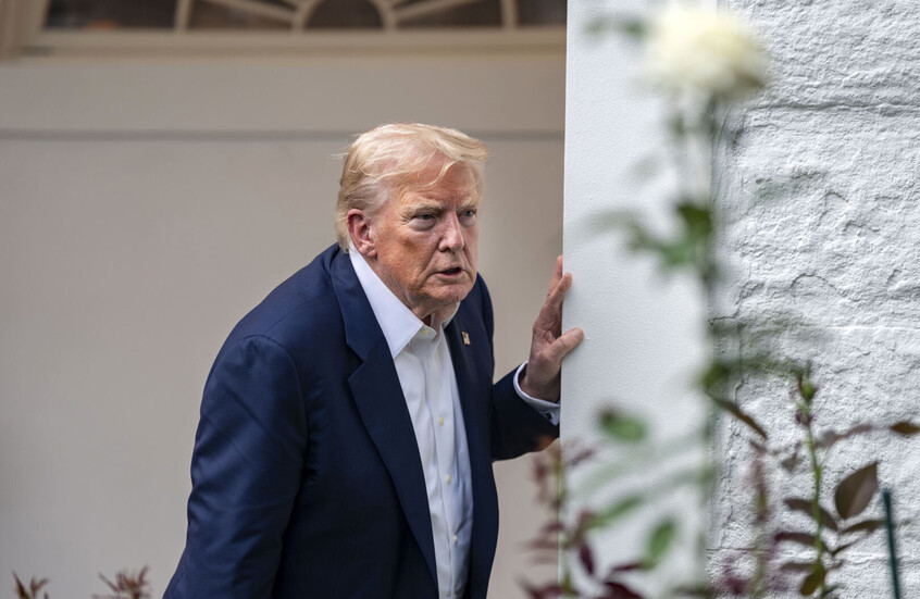 ترامب يحذر من تسونامي في هاواي وألاسكا ويدعو الأمريكيين إلى الحيطة