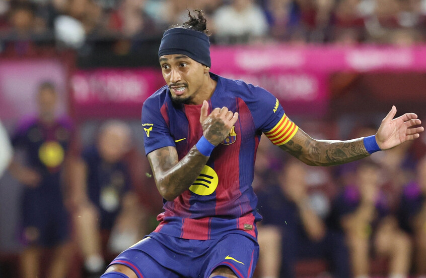 حرارة كوريا تفضح قمصان برشلونة الجديدة