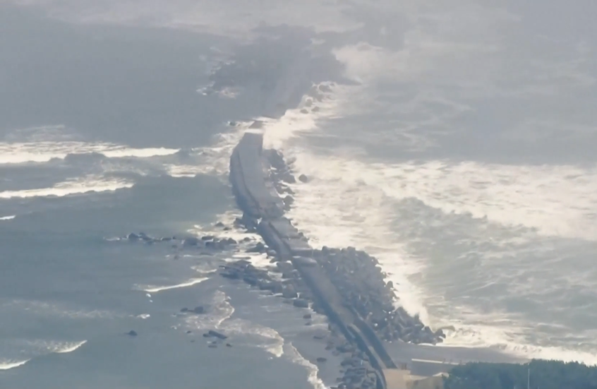 مشاهد لتسونامي يضرب اليابان بعد زلزال بقوة 8.8 درجة قبالة روسيا