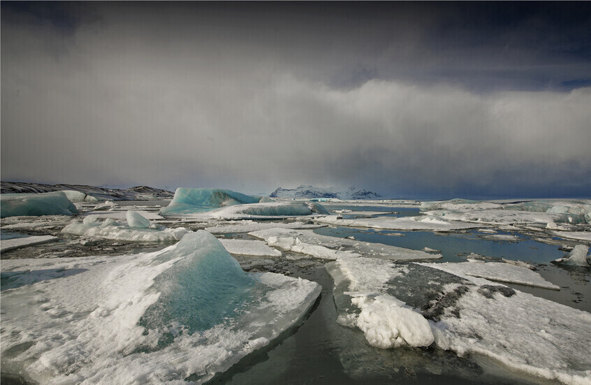 انفجار جوفي هز جليد غرينلاند وكشف خطرا مناخيا جديدا
