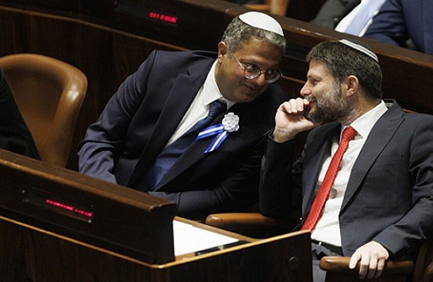 مستوطنون يقاطعون كلمة سموتريتش ويطالبون بإقالته