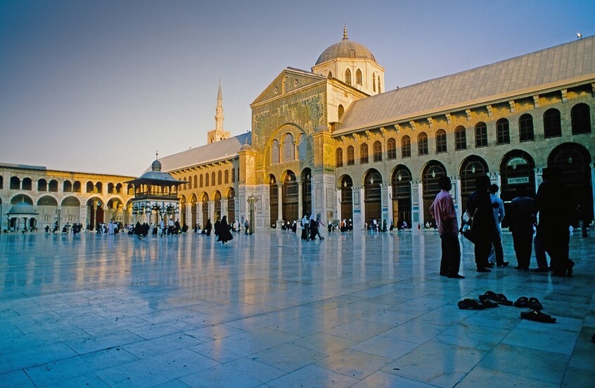 سوريا..وزيرا الداخلية والعدل يعلقان على حادث المسجد الأموي ويتعهدان بمحاسبة المتورطين في وفاة اللباد