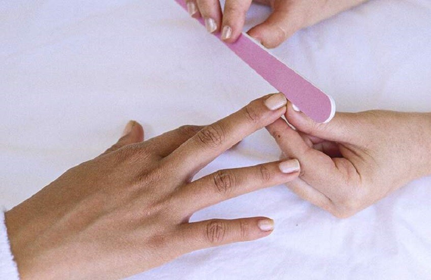 قبل أن يظهر المرض.. جسدك يرسل إشارات من تحت أظافرك