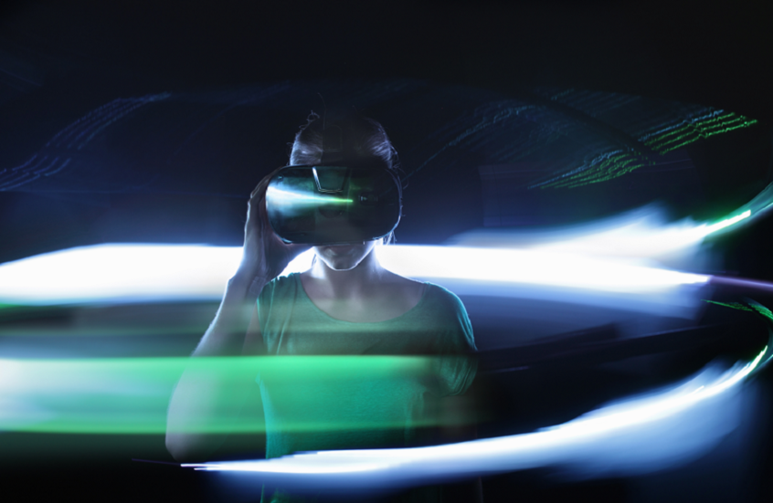 وداعا للسماعات الضخمة.. تطوير أنحف نظارات واقع افتراضي في العالم