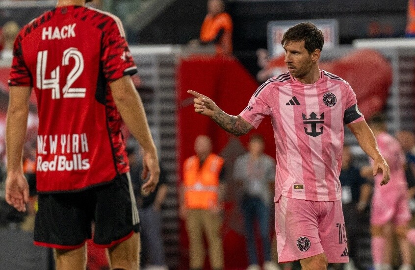 بعد الإيقاف.. صفعة خفيفة من ميسي للخصم خلال مباراة في كأس الدوريات