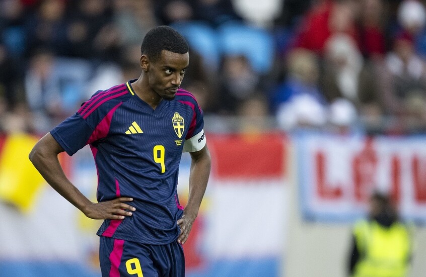 مفاجأة.. ألكسندر إيزاك يسافر إلى إسبانيا بدون إذن من فريقه نيوكاسل