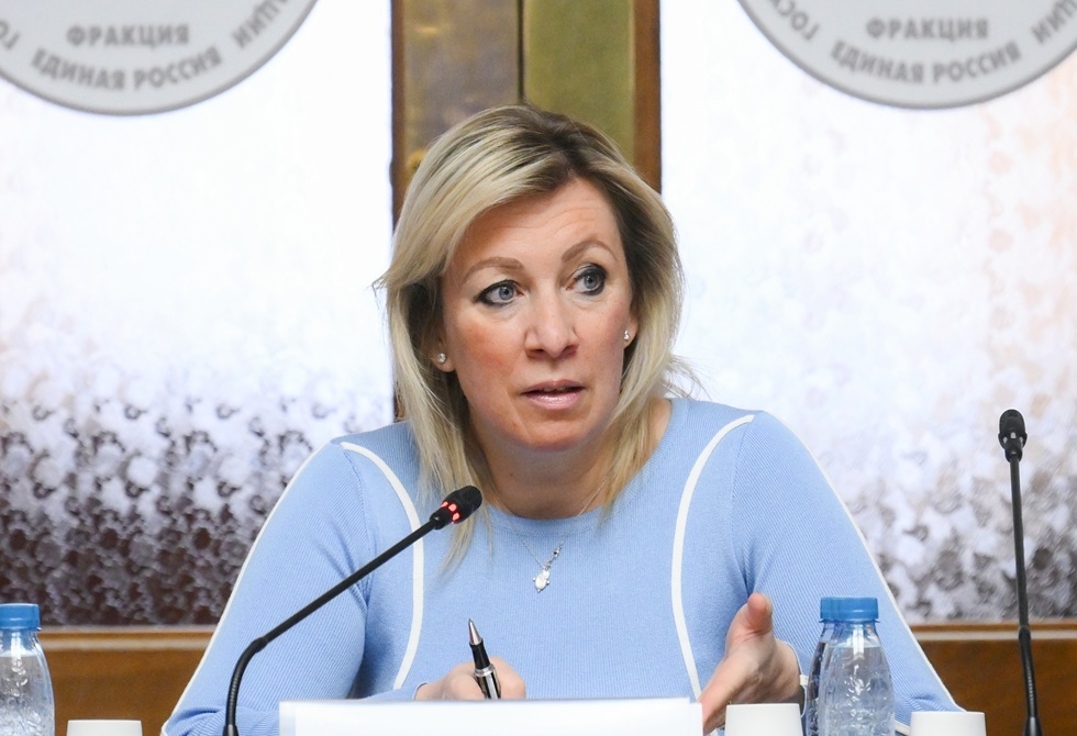 زاخاروفا تدعو "الناتو" ودول الاتحاد الأوروبي للتعليق على محادثة بوتين وماكرون