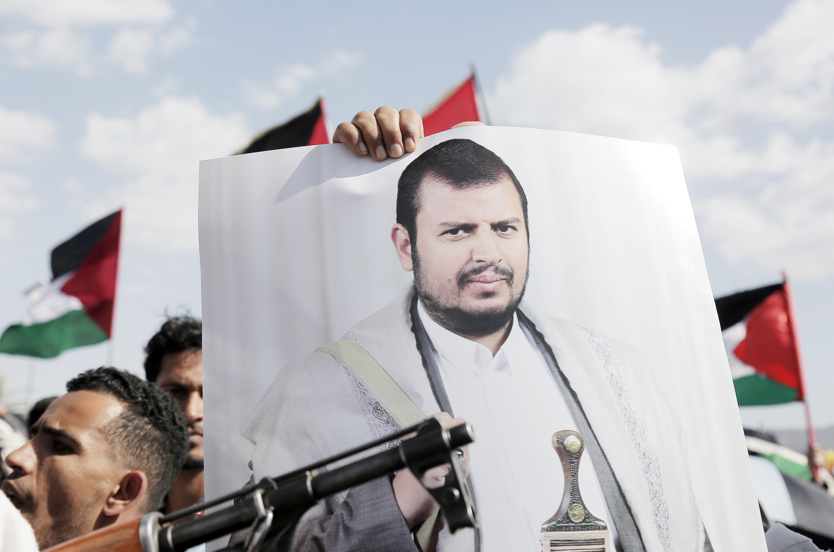 الحوثي يتحدث عن خطر يمتد إلى الكعبة المشرفة ويؤكد: الحظر على الملاحة الإسرائيلية مستمر