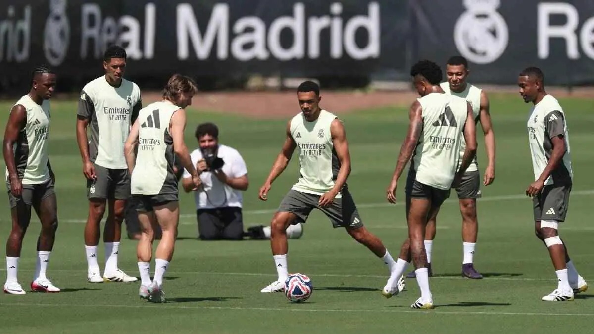 شبكة الحلم : نجم ريال مدريد يثير الجدل بظهوره مع عارضة أزياء مشهورة قبل مواجهة بروسيا دورتموند (فيديو - صور)