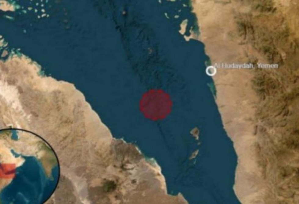 شبكة الحلم : هجوم من قوارب بالنيران والقذائف على سفينة قبالة ساحل الحديدة اليمنية