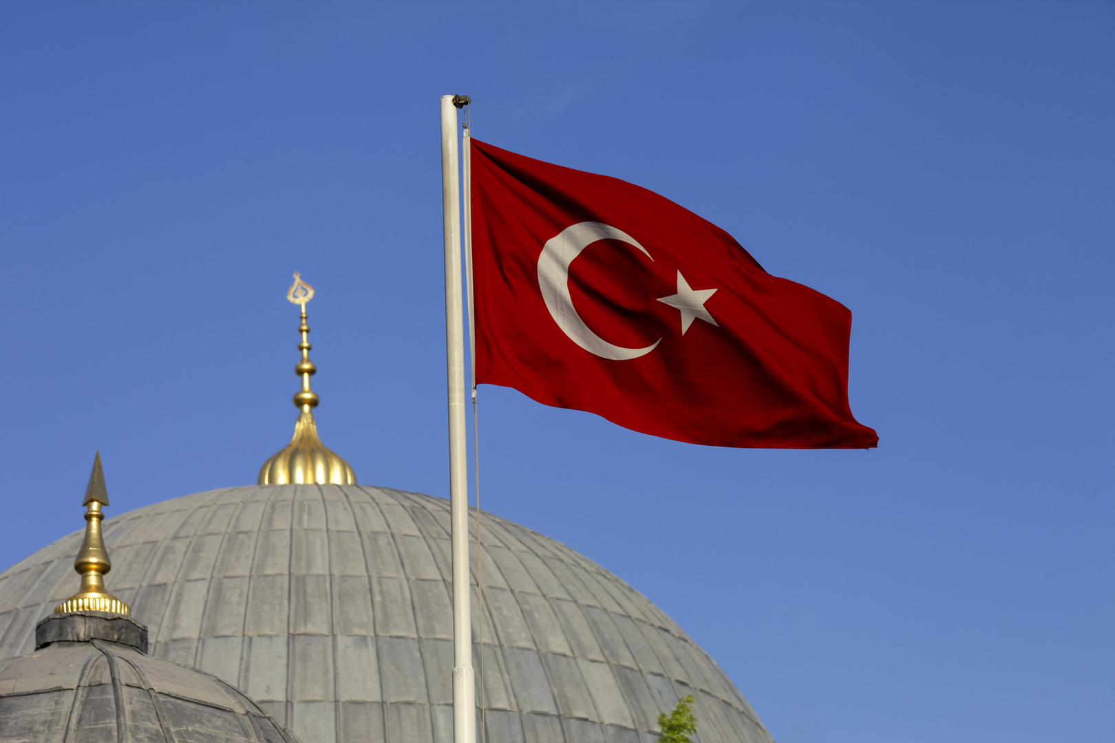 شبكة الحلم : الرئاسة التركية: إلقاء مسلحي حزب العمال الكردستاني سلاحهم نقطة تحول لا رجعة فيها